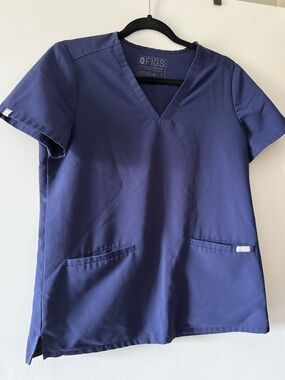 FIGS Small Navy Casma Three Pocket Scrub Top style#FW1100,  RN#142256 po#1366